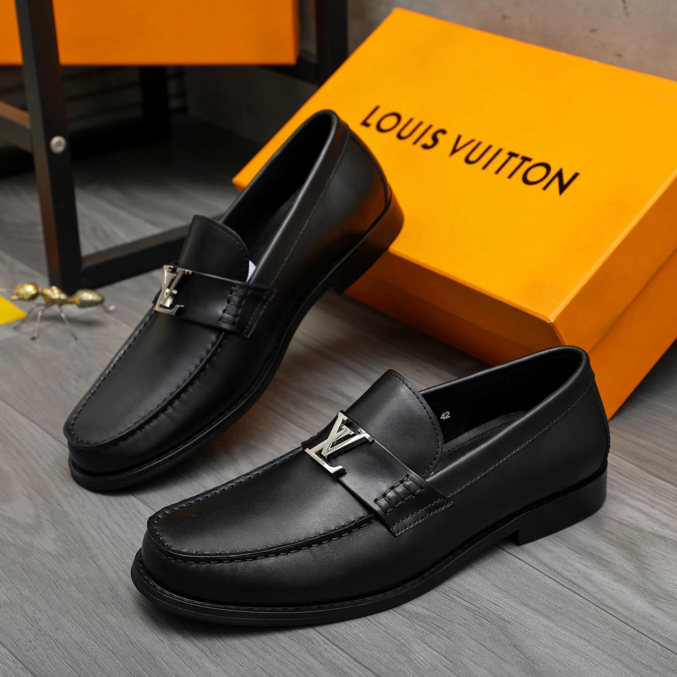 Men's shoes 💰p460 Product trademark: LV (Louis Vuitton) business slip-on leather shoes Regular size: 38-45 (45 is custom-made and non-returnable) Product materials: Selected high-quality cowhide upper, cowhide lining, original rubber outsole